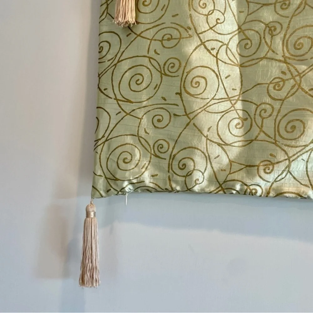 NEW ABC Carpet & Home Set of 2 Seafoam Green Silk‎ Pillowcases w/ Tassels